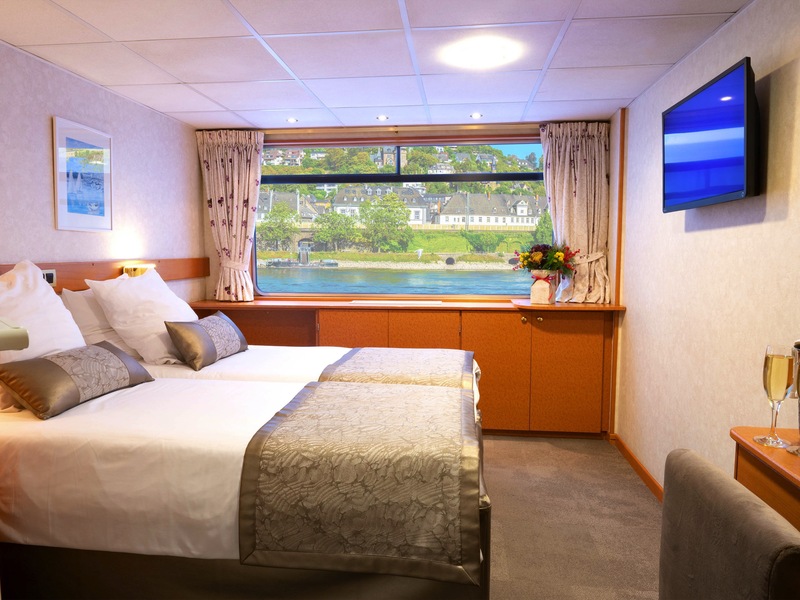 Middle Deck 2 Adjustable Twin Beds Cat A